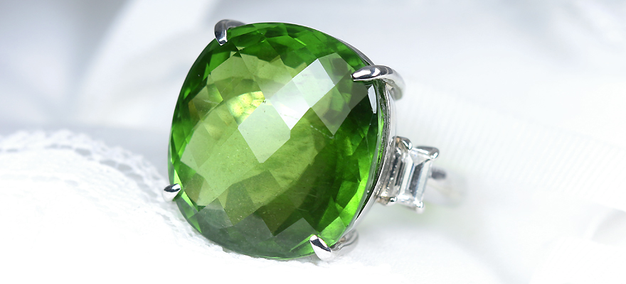 ペリドット 24.5ct ダイヤモンド プラチナ リング（指輪）【品質保証書