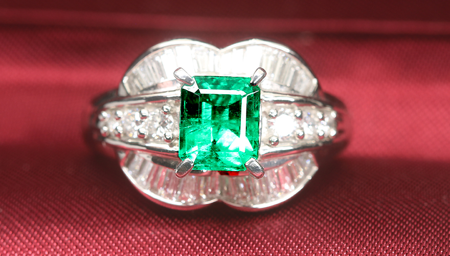 エメラルド 1.1ct ダイヤモンドt プラチナ リング(指輪)【品質保証書 