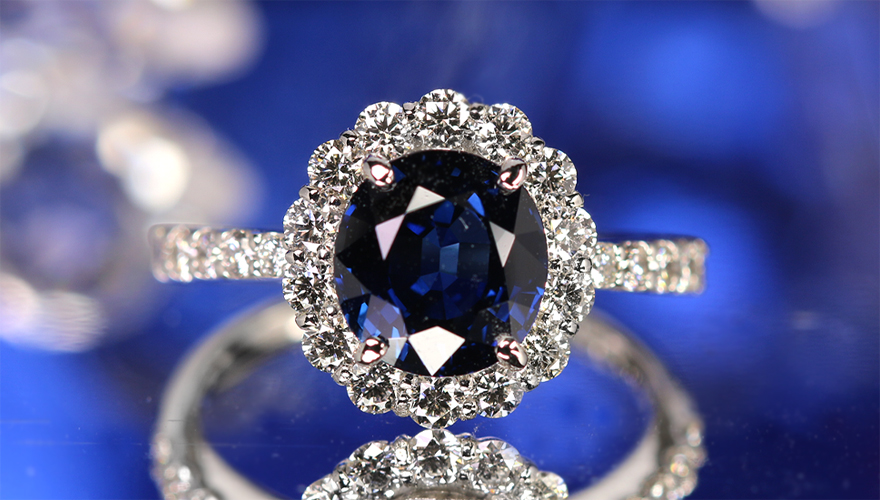 ブルーサファイア(vivid deep blue) 2.5ct ハートアンドキューピッド