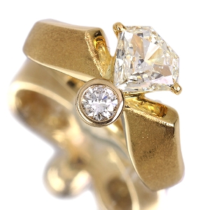 ����479�񒊑I�̔����_�C�������h 0.8ct �_�C�������h 0.15ct �C�G���[�S�[���h �����O(�w��)�y�i���ۏ؏�/��Ίӕʏ��z�y�������:2026/5/5�܂�/���r���[�K�{/���I�l��1���l�z